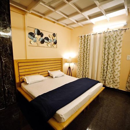 The Location, A Penthouse Hotel Dehradun Eksteriør billede