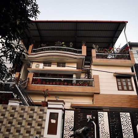 The Location, A Penthouse Hotel Dehradun Eksteriør billede