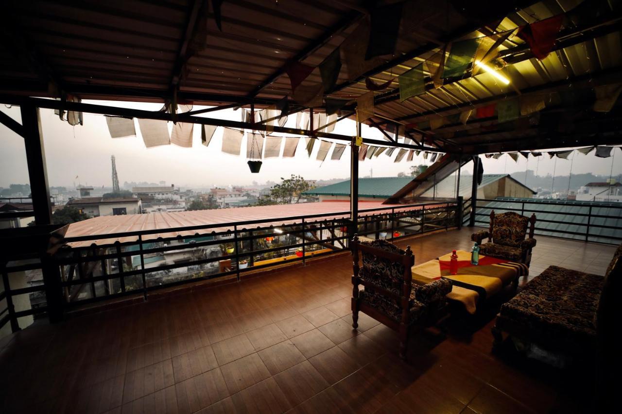 The Location, A Penthouse Hotel Dehradun Eksteriør billede