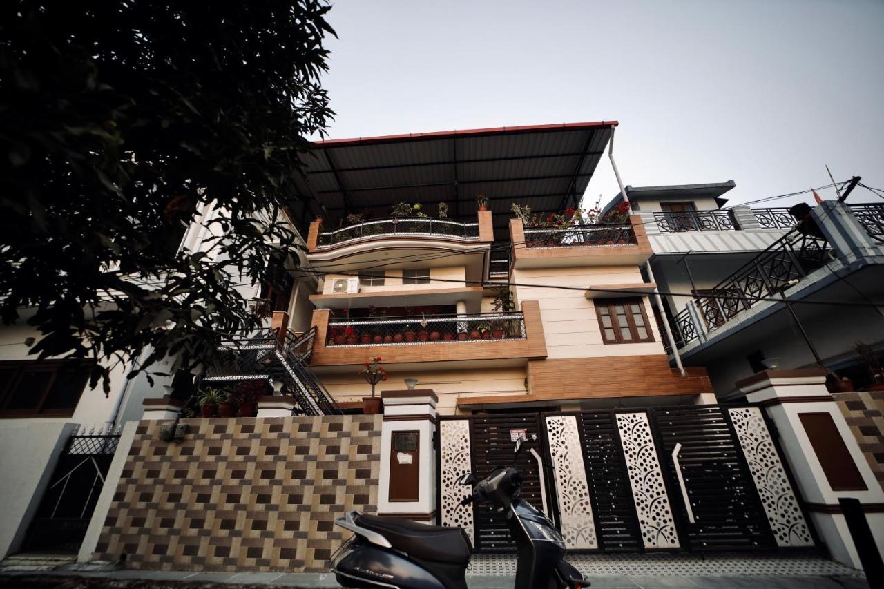 The Location, A Penthouse Hotel Dehradun Eksteriør billede