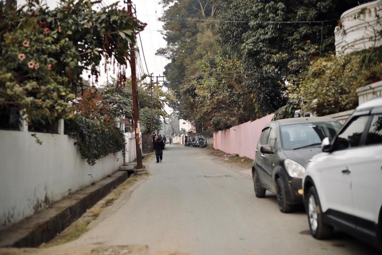 The Location, A Penthouse Hotel Dehradun Eksteriør billede