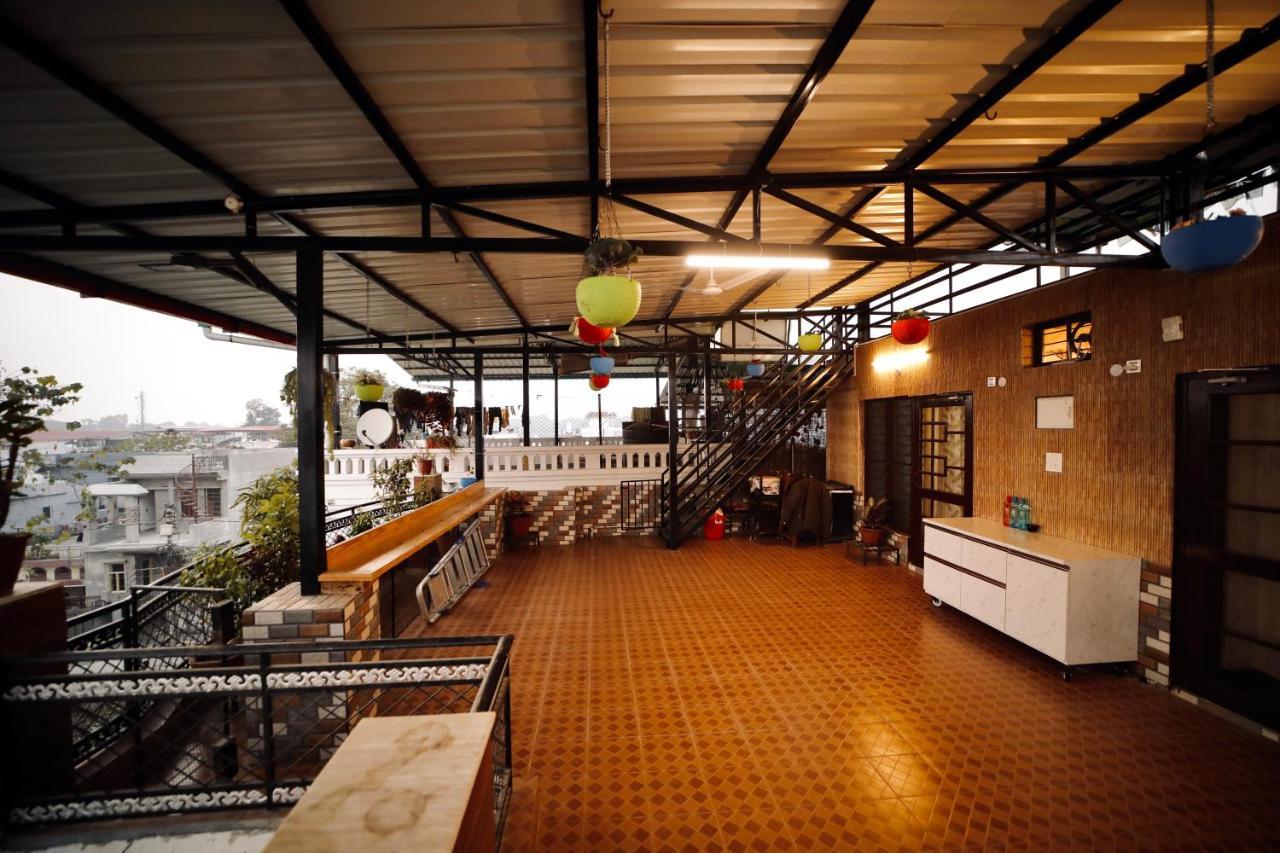 The Location, A Penthouse Hotel Dehradun Eksteriør billede